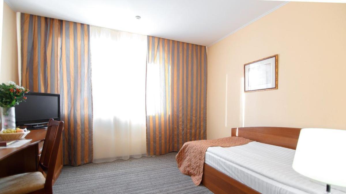 Optima Kropyvnytskyi Hotel Екстериор снимка