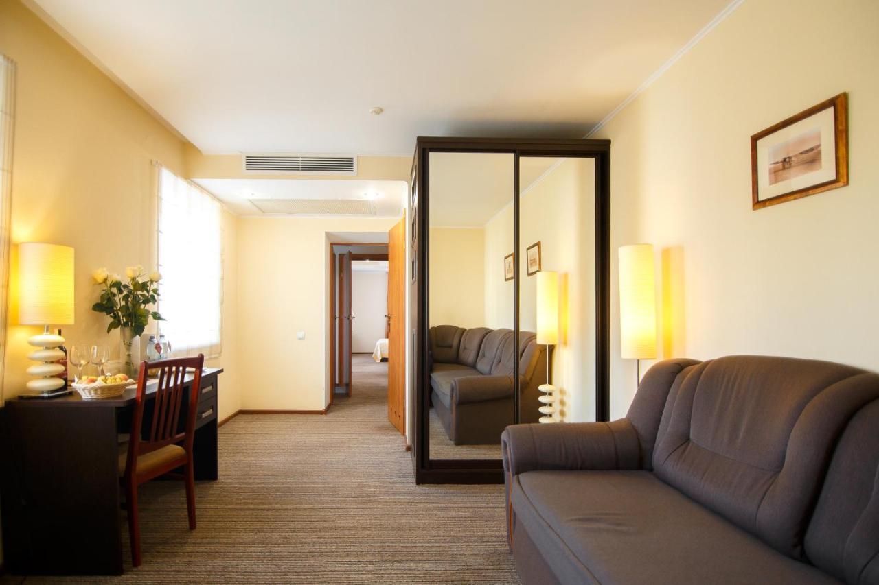 Optima Kropyvnytskyi Hotel Екстериор снимка