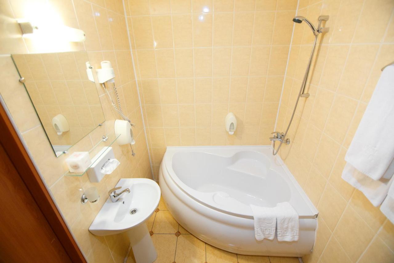 Optima Kropyvnytskyi Hotel Екстериор снимка
